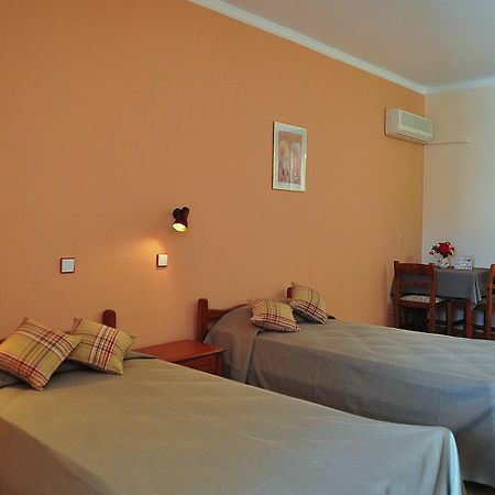 Sandys Studios Apartments And Log Villas بساليدي المظهر الخارجي الصورة