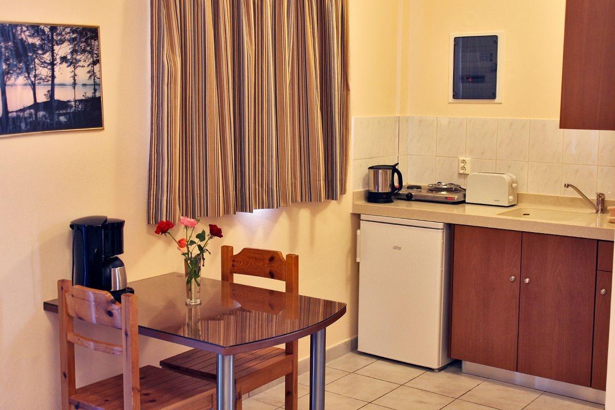Sandys Studios Apartments And Log Villas بساليدي المظهر الخارجي الصورة