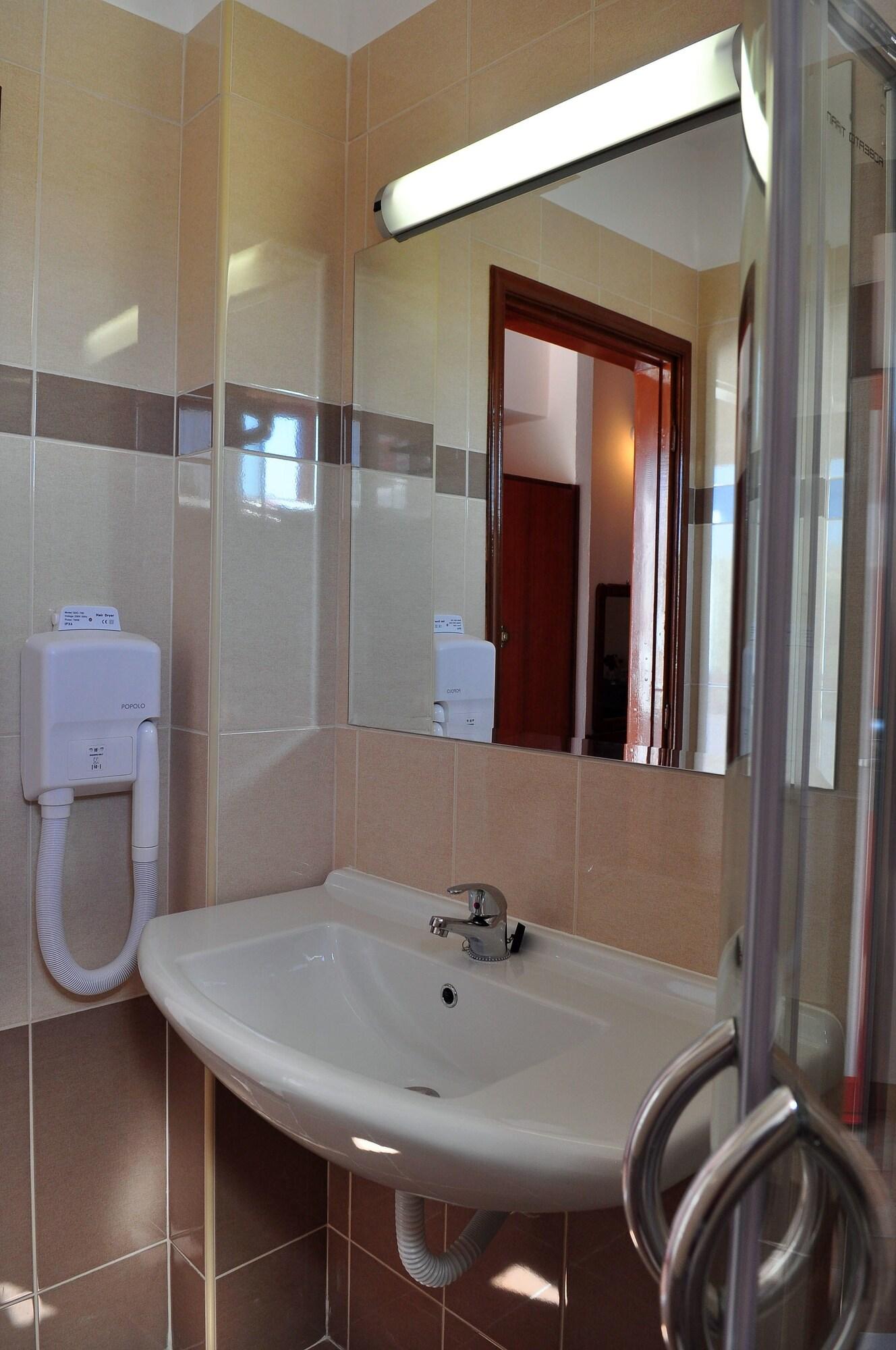 Sandys Studios Apartments And Log Villas بساليدي المظهر الخارجي الصورة