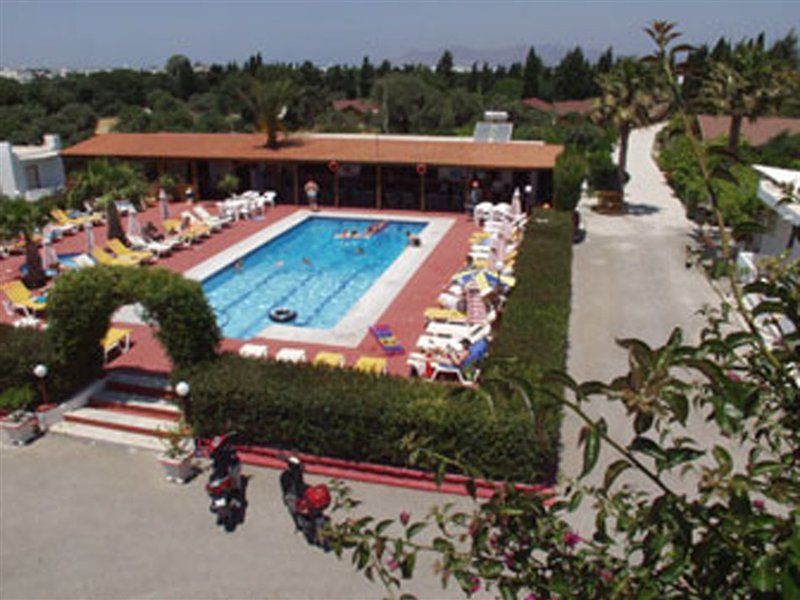 Sandys Studios Apartments And Log Villas بساليدي المظهر الخارجي الصورة