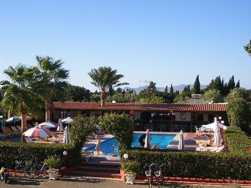 Sandys Studios Apartments And Log Villas بساليدي المظهر الخارجي الصورة