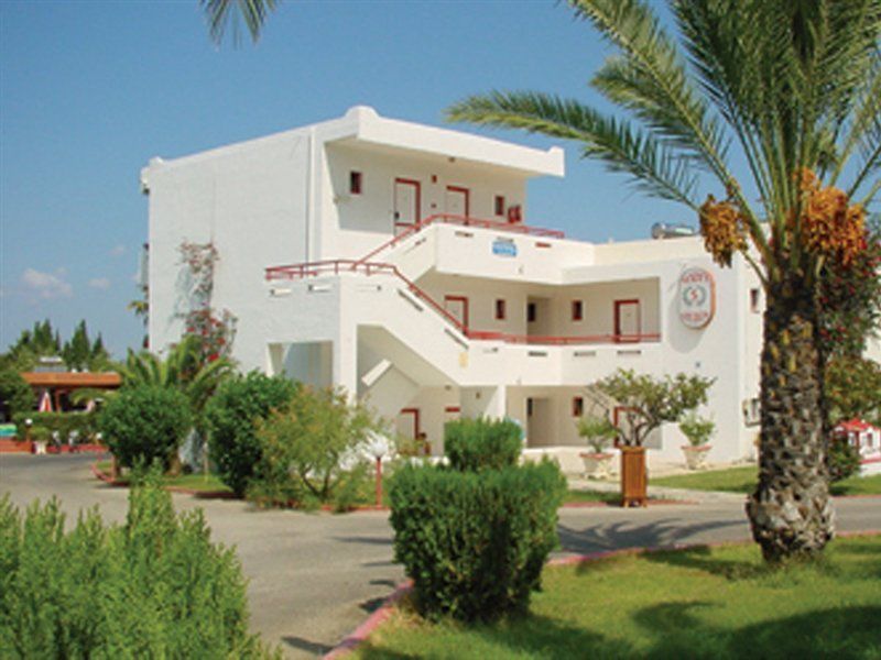 Sandys Studios Apartments And Log Villas بساليدي المظهر الخارجي الصورة