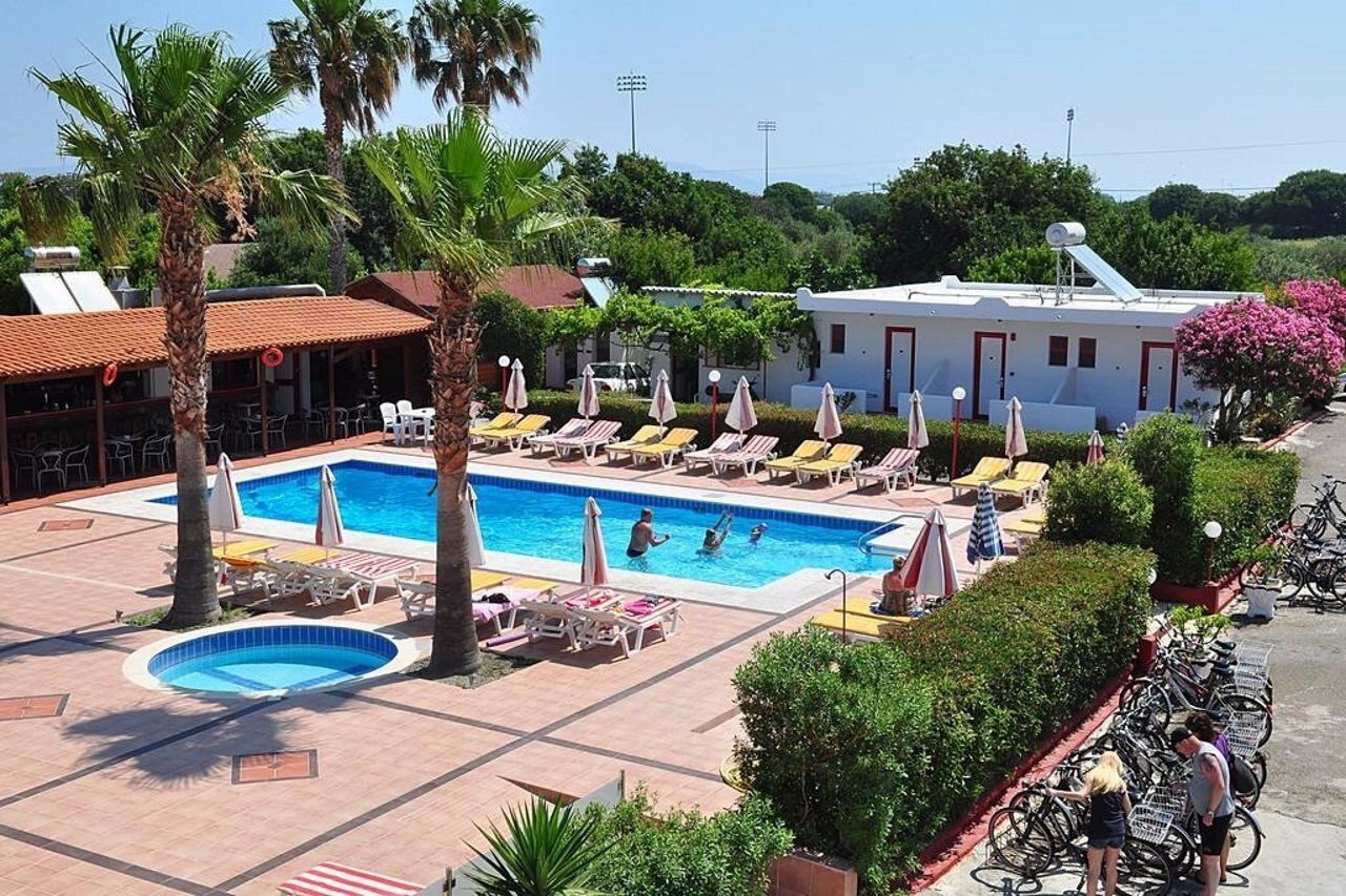 Sandys Studios Apartments And Log Villas بساليدي المظهر الخارجي الصورة