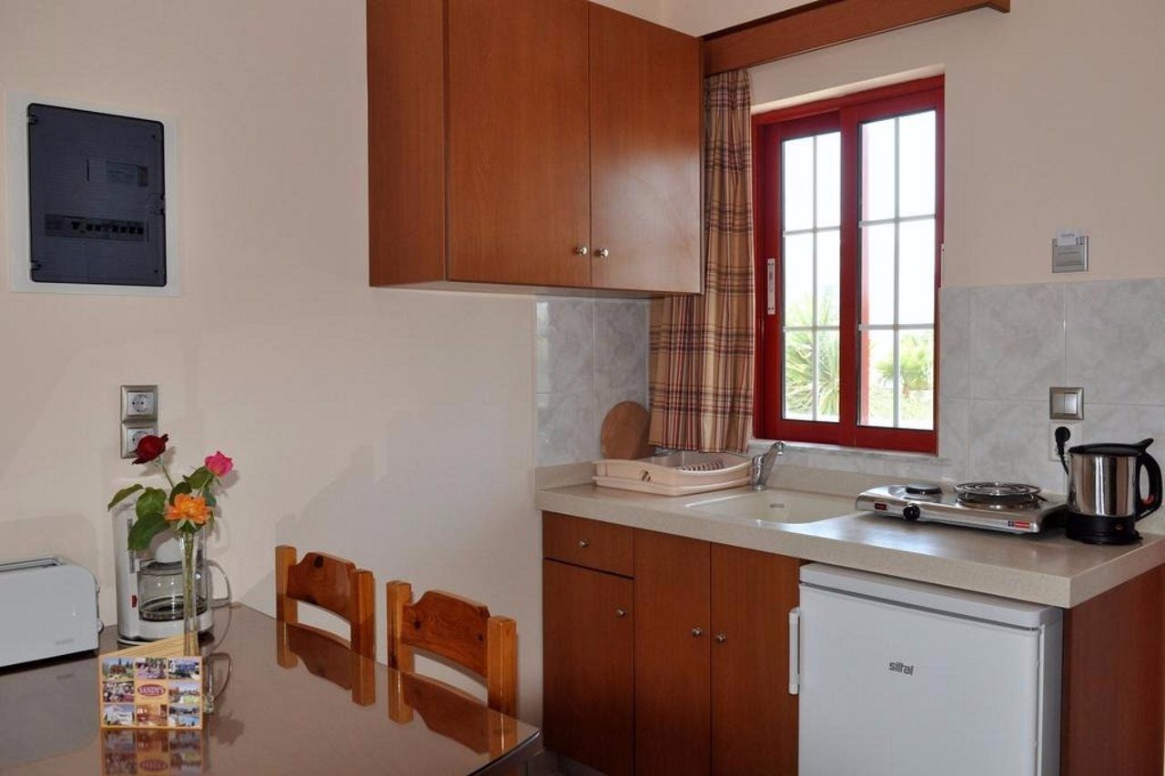 Sandys Studios Apartments And Log Villas بساليدي المظهر الخارجي الصورة