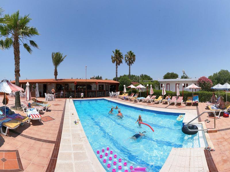 Sandys Studios Apartments And Log Villas بساليدي المظهر الخارجي الصورة