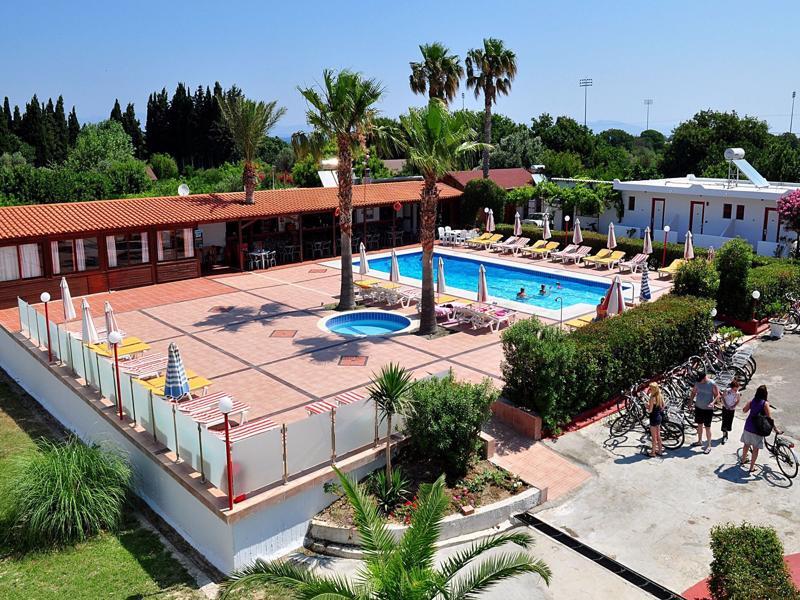Sandys Studios Apartments And Log Villas بساليدي المظهر الخارجي الصورة