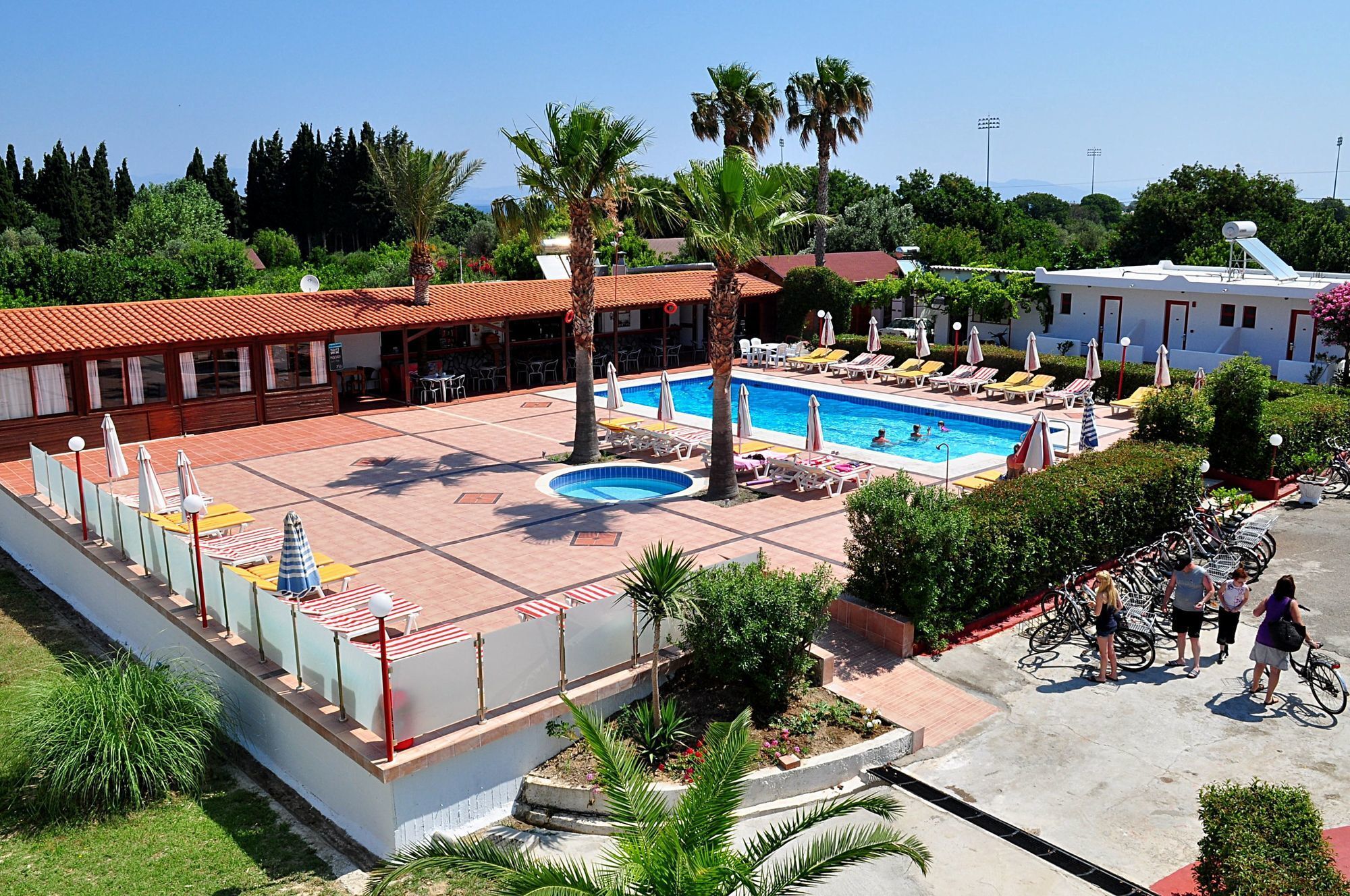 Sandys Studios Apartments And Log Villas بساليدي المظهر الخارجي الصورة