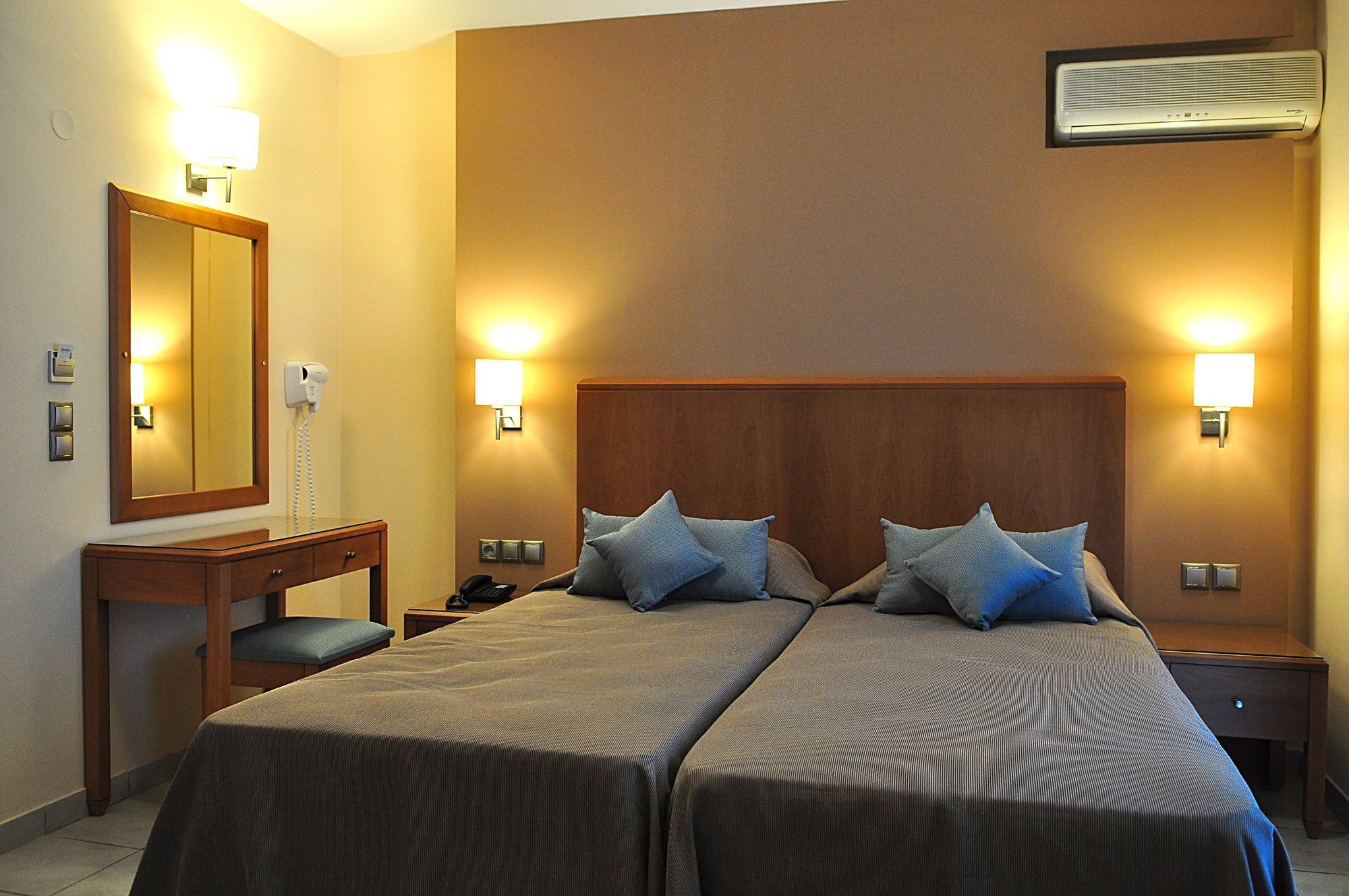Sandys Studios Apartments And Log Villas بساليدي المظهر الخارجي الصورة