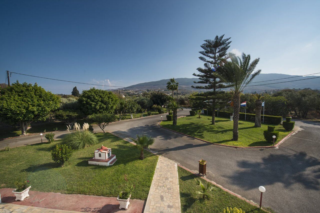 Sandys Studios Apartments And Log Villas بساليدي المظهر الخارجي الصورة