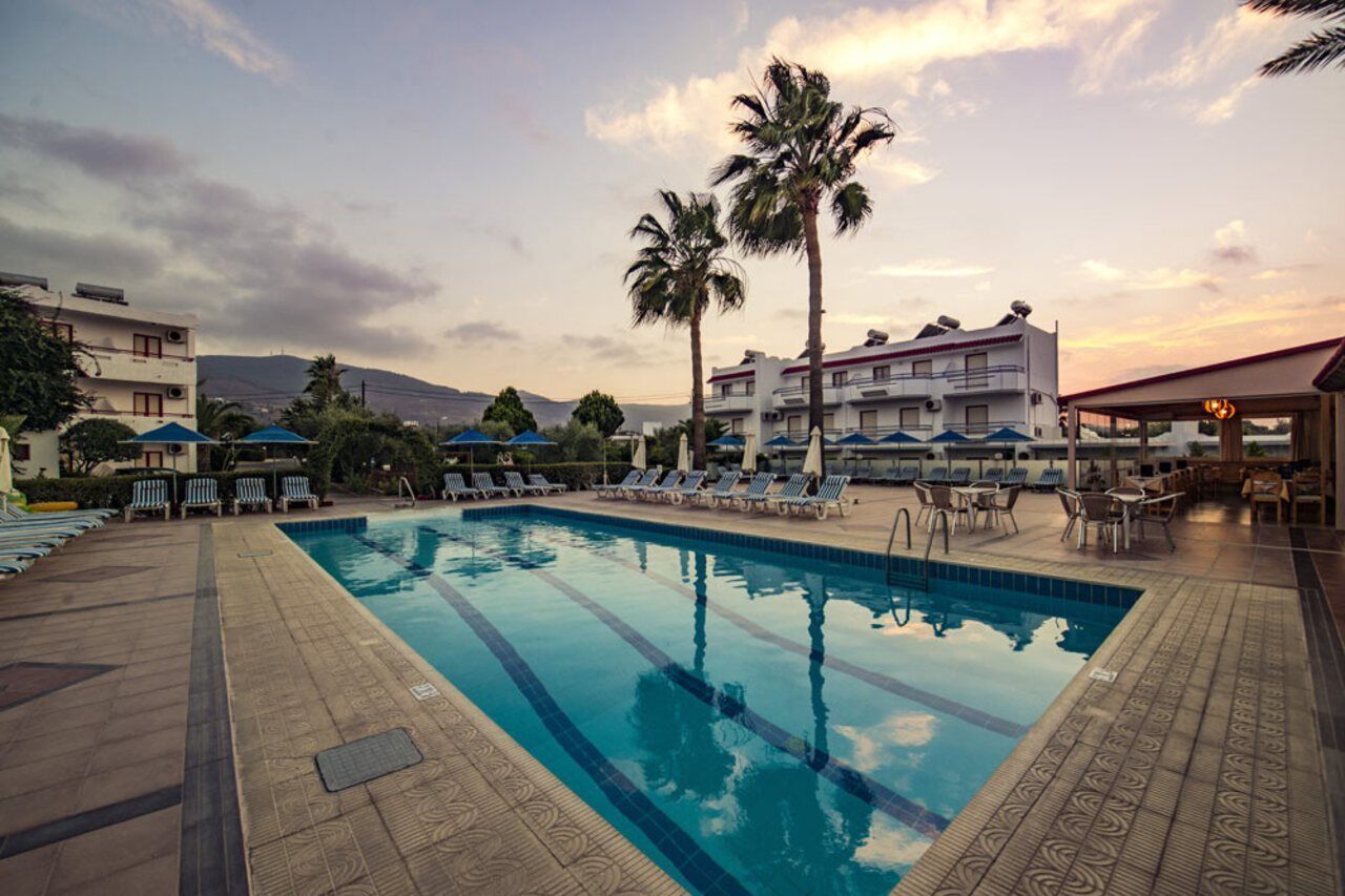 Sandys Studios Apartments And Log Villas بساليدي المظهر الخارجي الصورة
