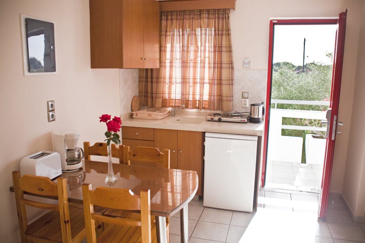 Sandys Studios Apartments And Log Villas بساليدي المظهر الخارجي الصورة