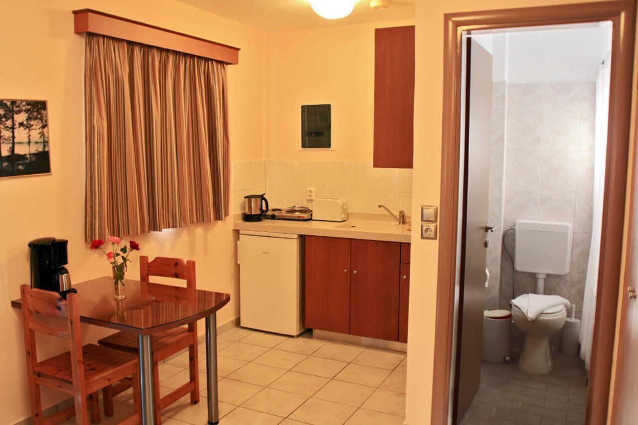 Sandys Studios Apartments And Log Villas بساليدي المظهر الخارجي الصورة